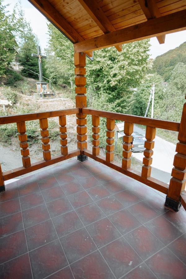 Садиба Над Потоком Lumşorî Exterior foto