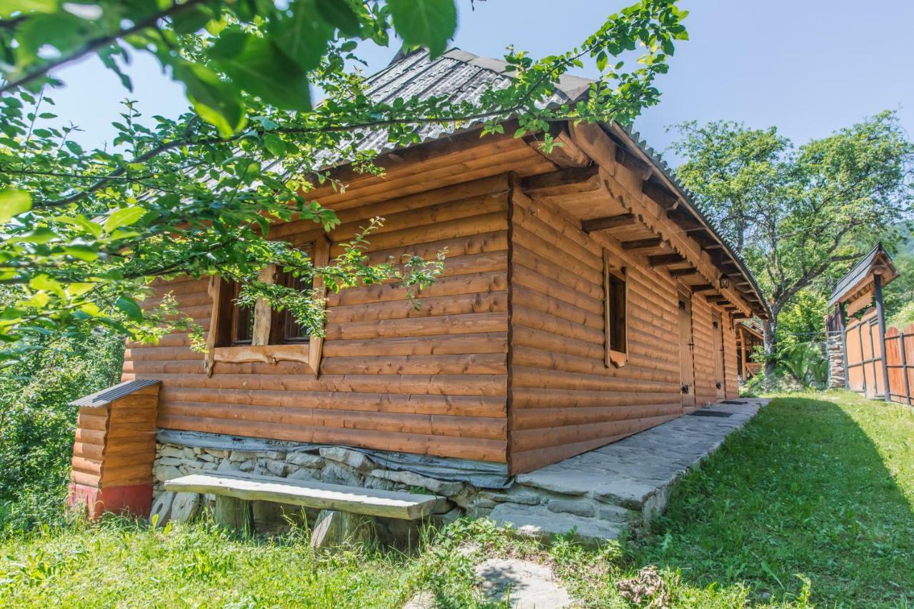 Садиба Над Потоком Lumşorî Exterior foto