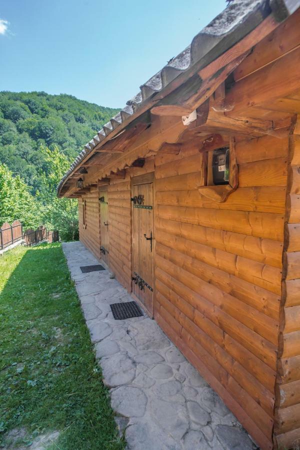 Садиба Над Потоком Lumşorî Exterior foto