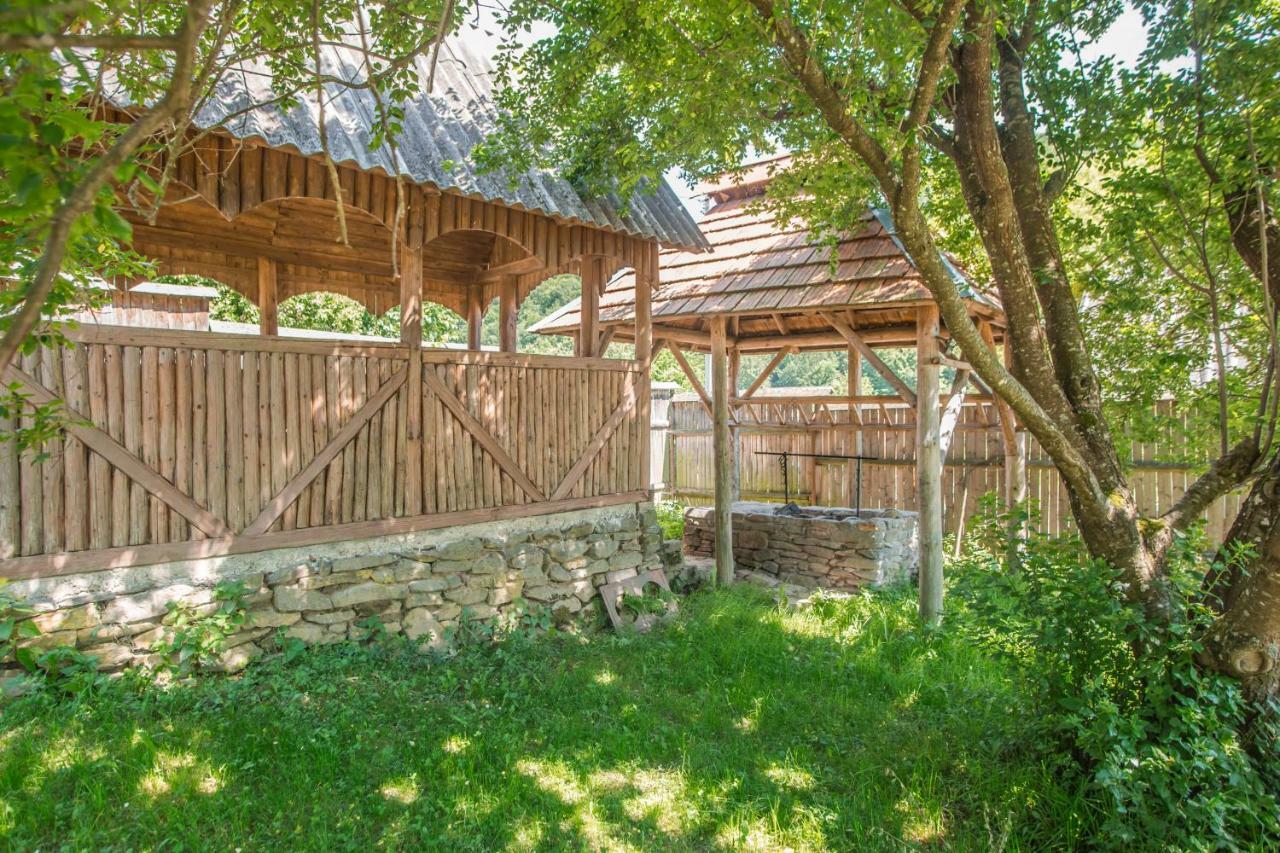 Садиба Над Потоком Lumşorî Exterior foto
